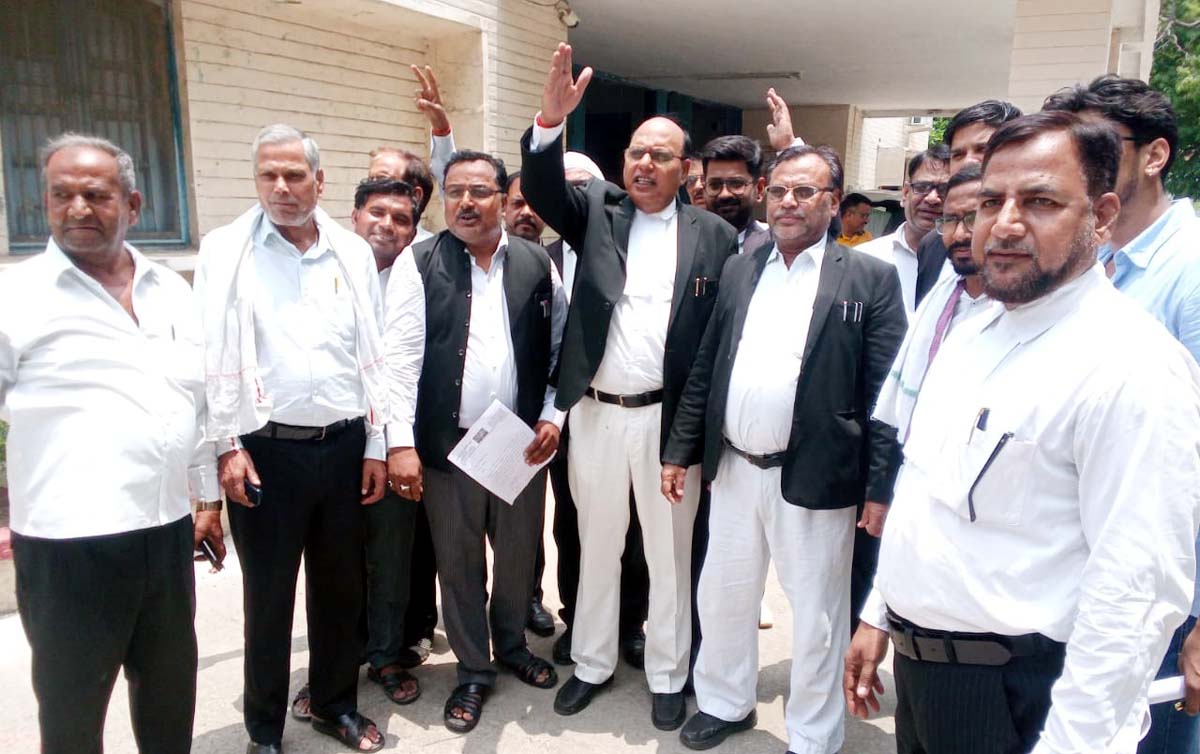 अदिति के विरूद्ध टिप्पणी पर अधिवक्ताओं में रोष