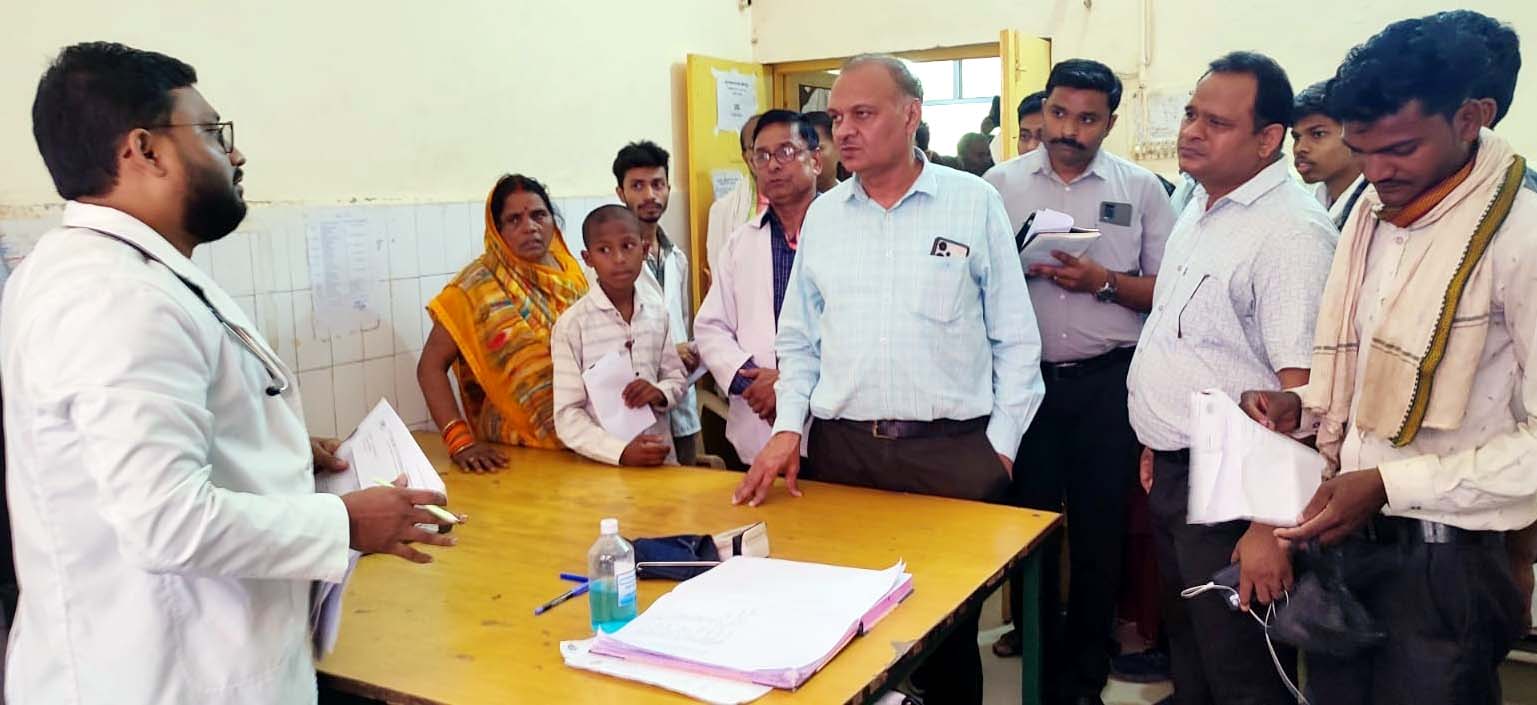सीएचसी हरदों में सीएमओ का औचक निरीक्षण, वेतन रोका