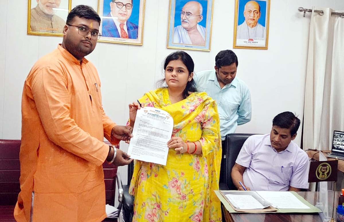 सभासद ने एमआरआई मशीन के लिए छेड़ी मुहिम, सौंपा ज्ञापन