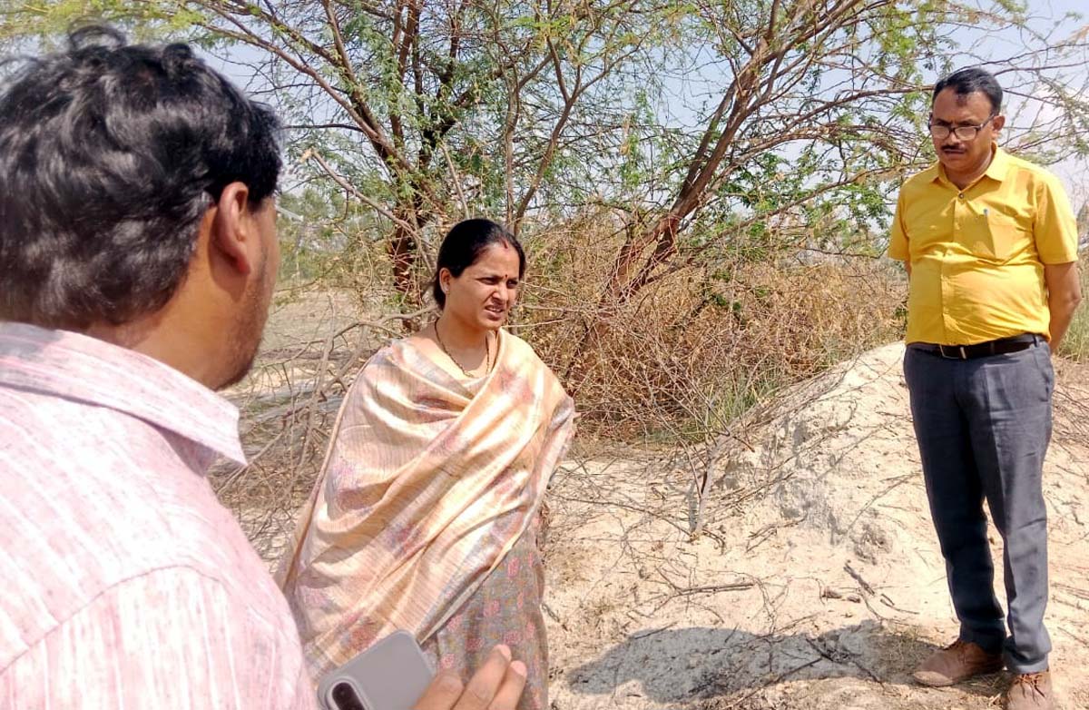 मिशन 300 को मिली रफ्तार, डीएम ने शुरू कराई तालाब खुदाई