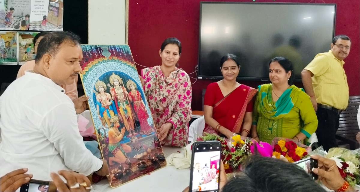 प्रिंसी मौर्या का हुआ भव्य स्वागत, स्थानांतरित बीएसए को दी विदाई