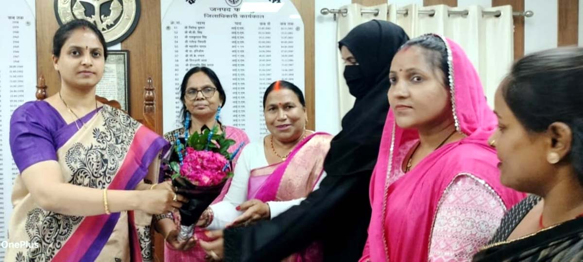 डीएम व गुलाबी गैंग का संगम, महिला सशक्तिकरण को मिली ताकत