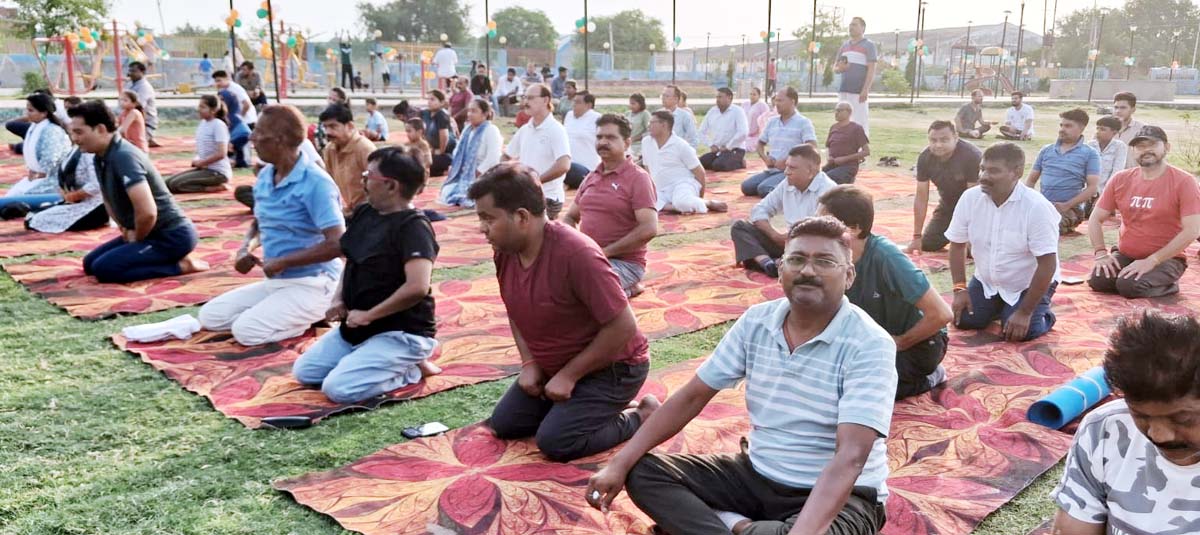 योग का महाकुंभ, सांसों में गूंजा स्वास्थ्य का मंत्र
