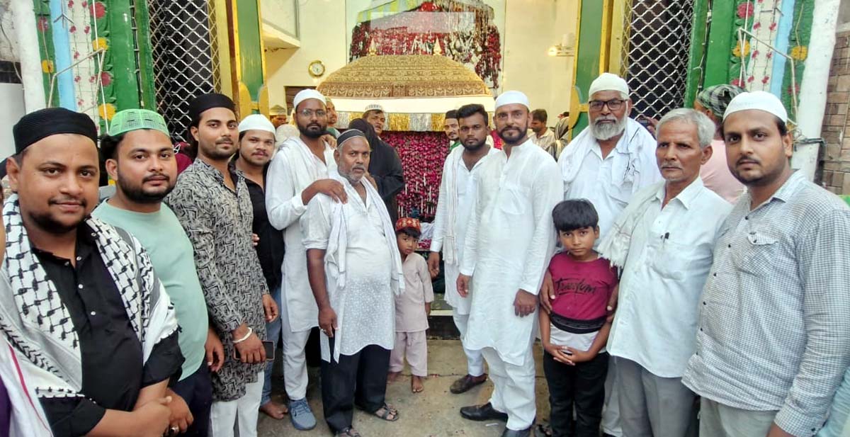 दीदार व मन्नत चढ़ाने व मानने वाले अकीदतमंदों की उमड़ी भीड़