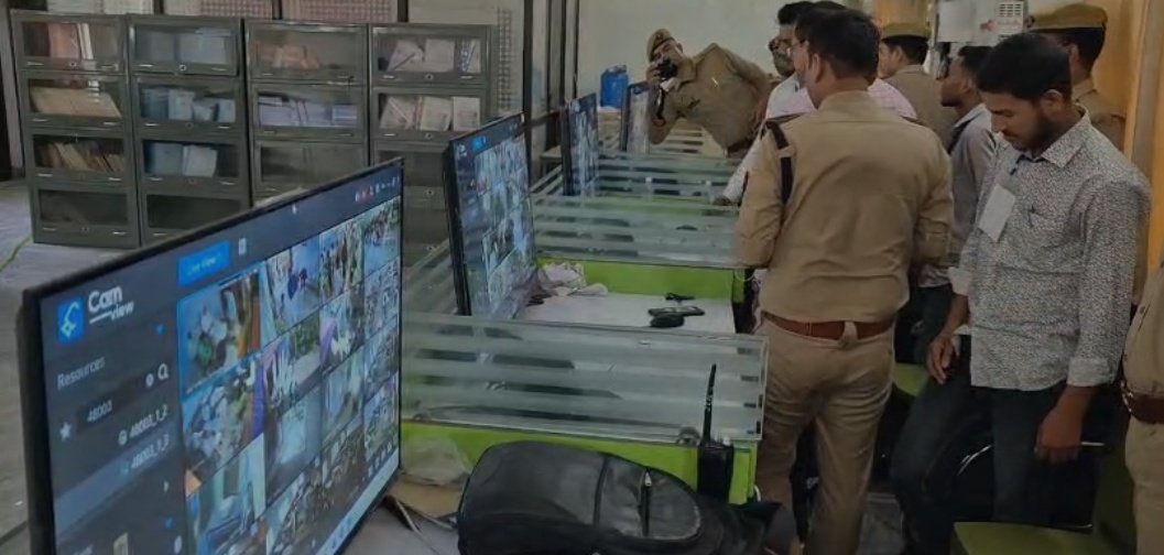पुलिस भर्ती परीक्षा का डीएम-एसपी ने किया निरीक्षण, सुरक्षा व्यवस्थाओं को परखा