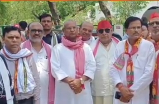 महंगाई, बेरोजगारी व किसानों के मुद्दों पर सपा का प्रदर्शन, राज्यपाल के नाम सौंपा ज्ञापन