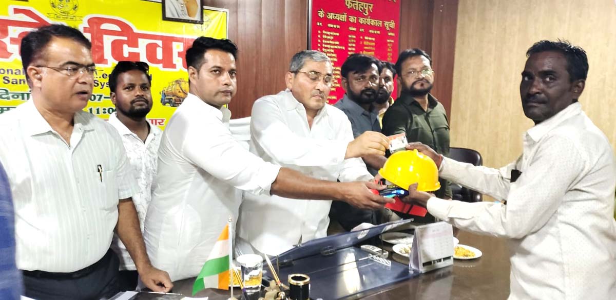 नमस्ते योजना से जुड़े सीवर कर्मियों को मिला आयुष्मान कार्ड