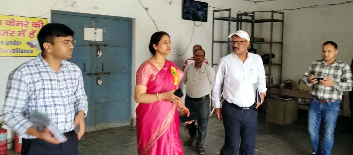 सीसीटीवी कैमरों की कार्यप्रणाली और तीस दिन के बैकअप की हुई जांच