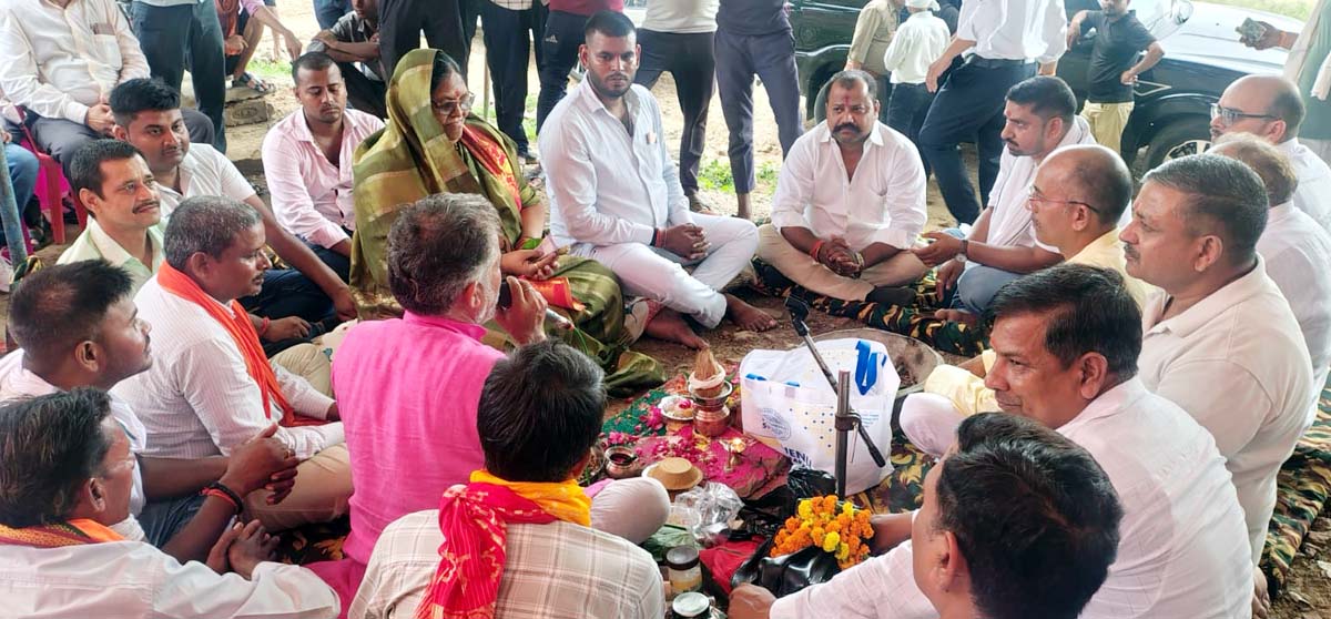 राज्यमंत्री कृष्णा पासवान ने सड़क निर्माण का किया भूमि पूजन