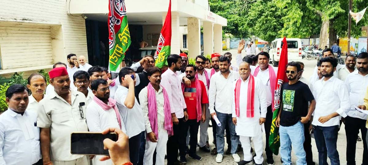 38 भवनों पर प्रस्तावित कार्रवाई रोकने की मांग, राज्यपाल को भेजा ज्ञापन