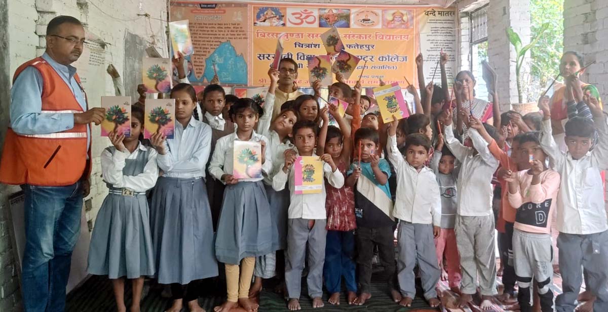 डॉक्टर्स डे पर बच्चों को बांटी होम्योपैथिक दवा, स्वच्छता का दिया मंत्र
