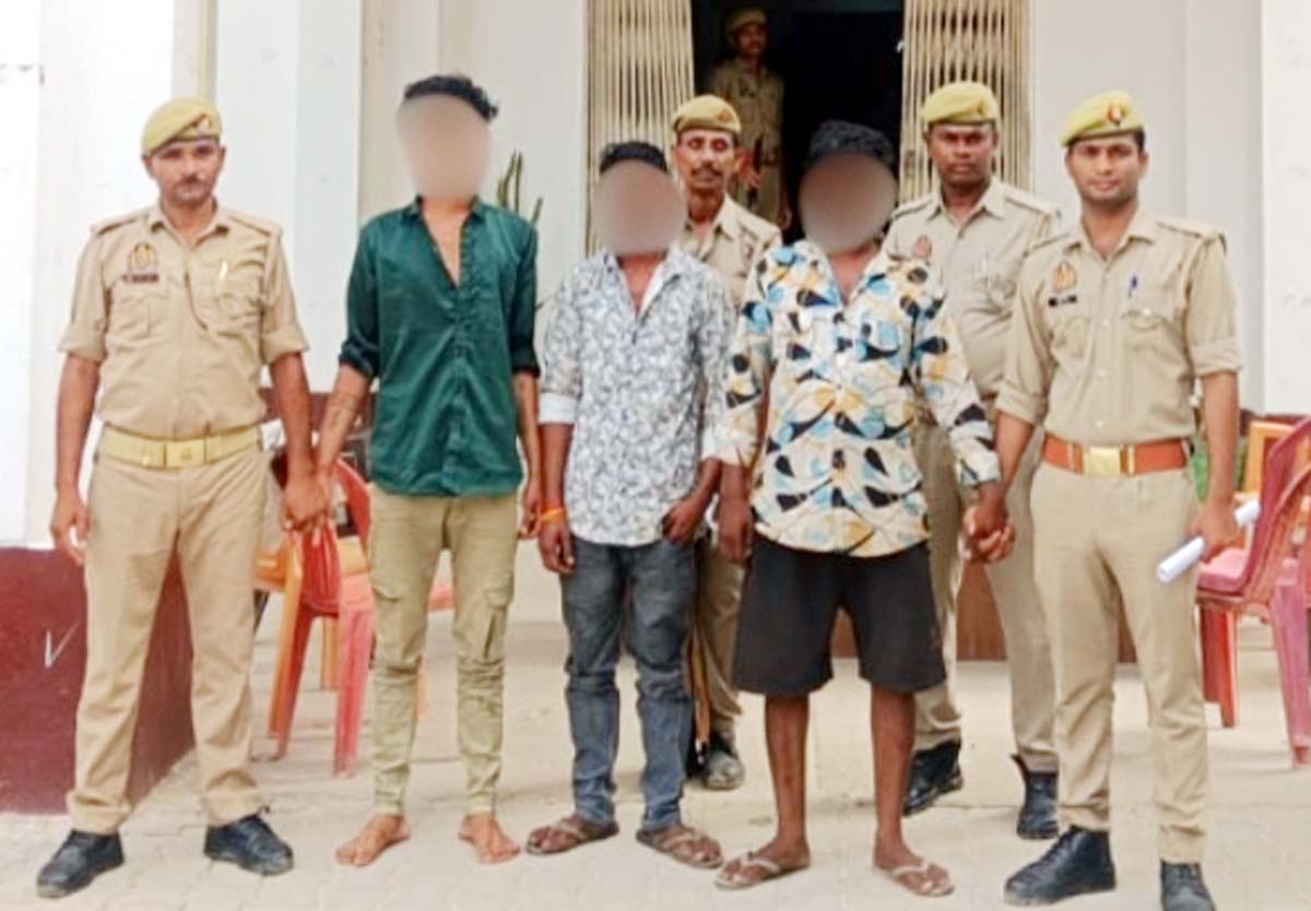 ऑटो में बैठाकर चालक से लूट करने वाले तीन शातिर गिरफ्तार