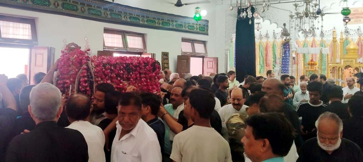 हमशक्ले पैगंबर का उठा ताबूत, आखरी पुरसा देने को उमड़े अज़ादार