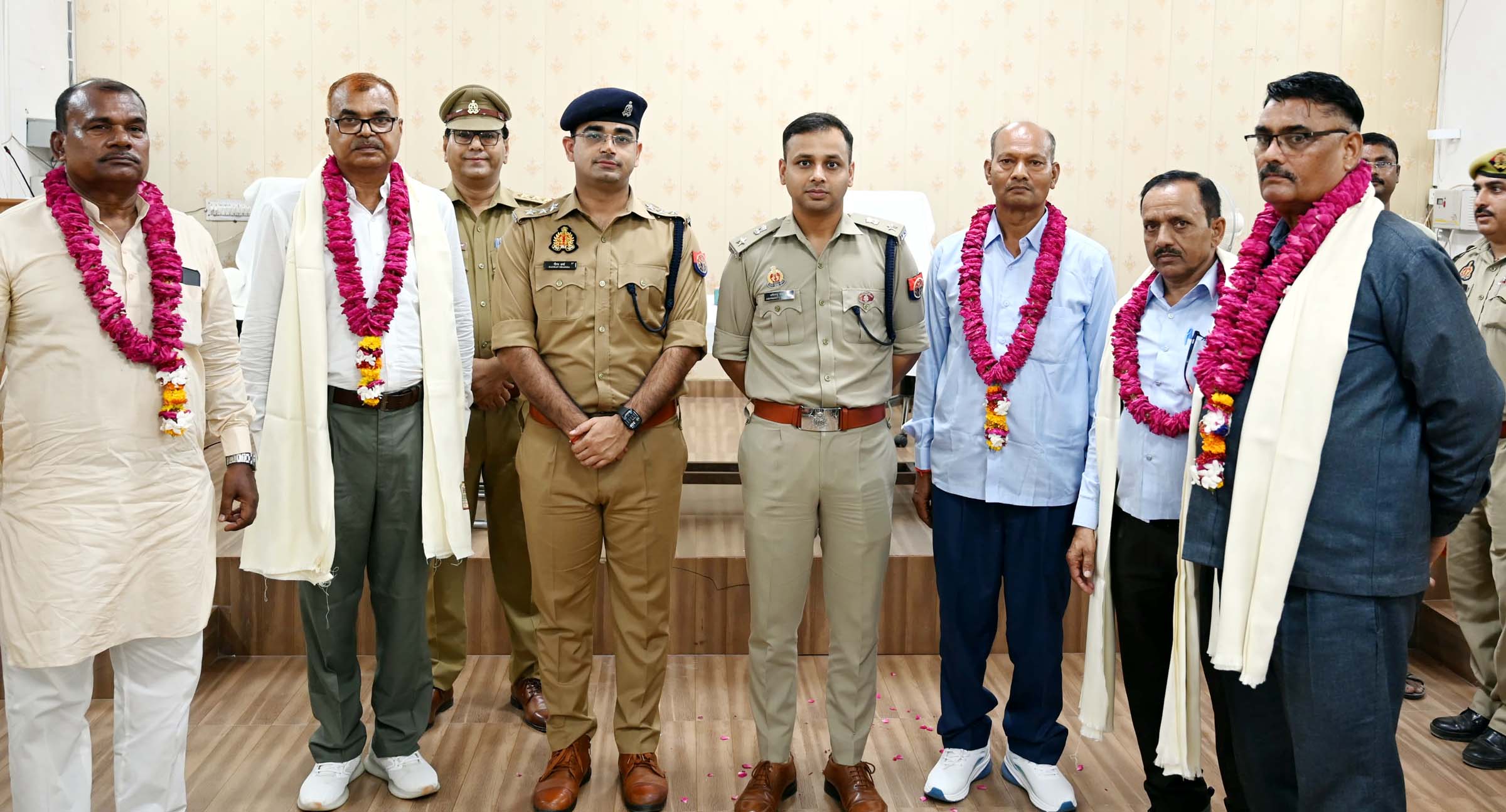 पांच सेवानिवृत्त पुलिस कर्मियों को एसपी ने दी विदाई