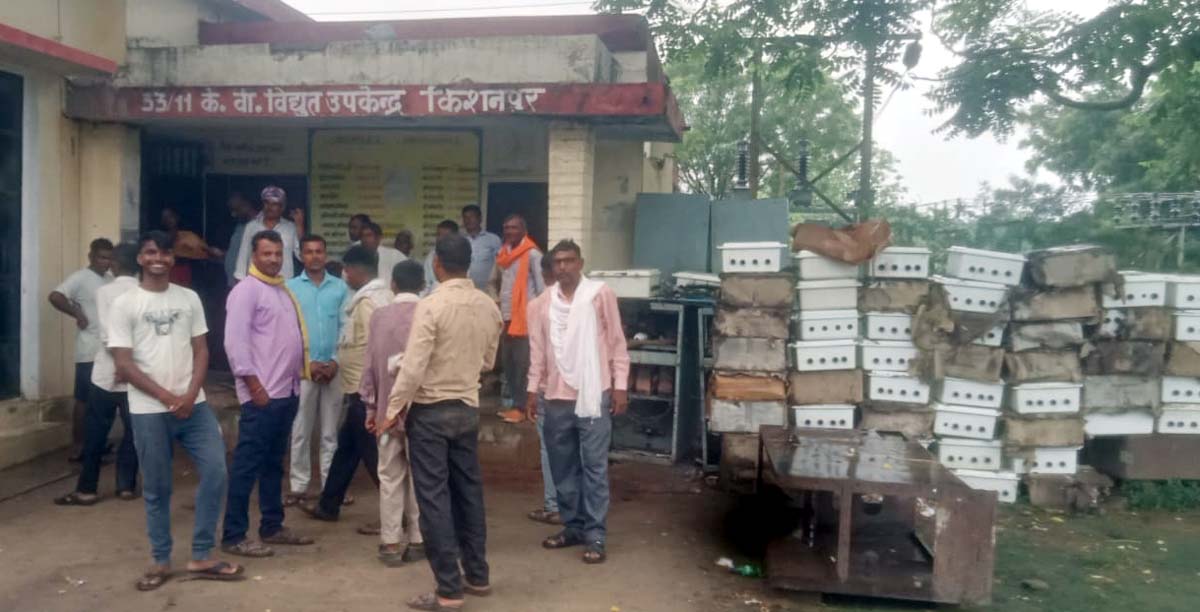 धान रोपाई के बीच बिजली संकट से किसान परेशान