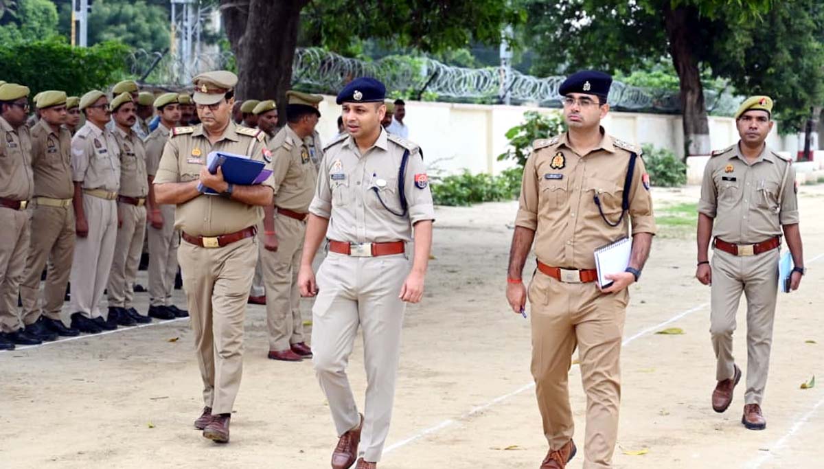 एसपी ने साप्ताहिक परेड की सलामी लेकर जवानों की कराई दौड़