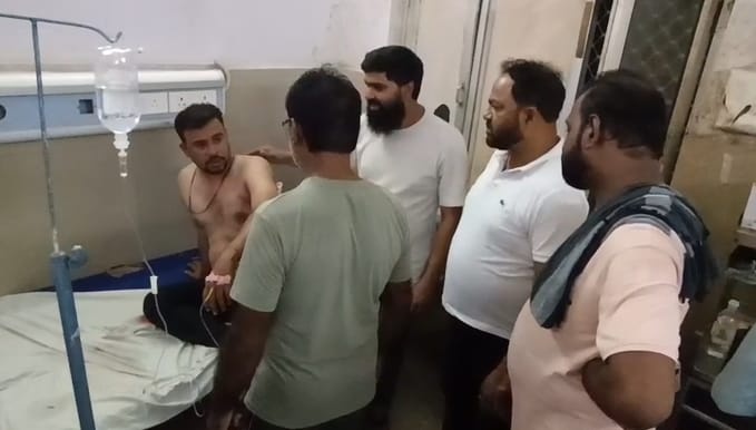 शराब के लिए पैसा न देने पर सगे भाईयों पर चाकुओं से हमला