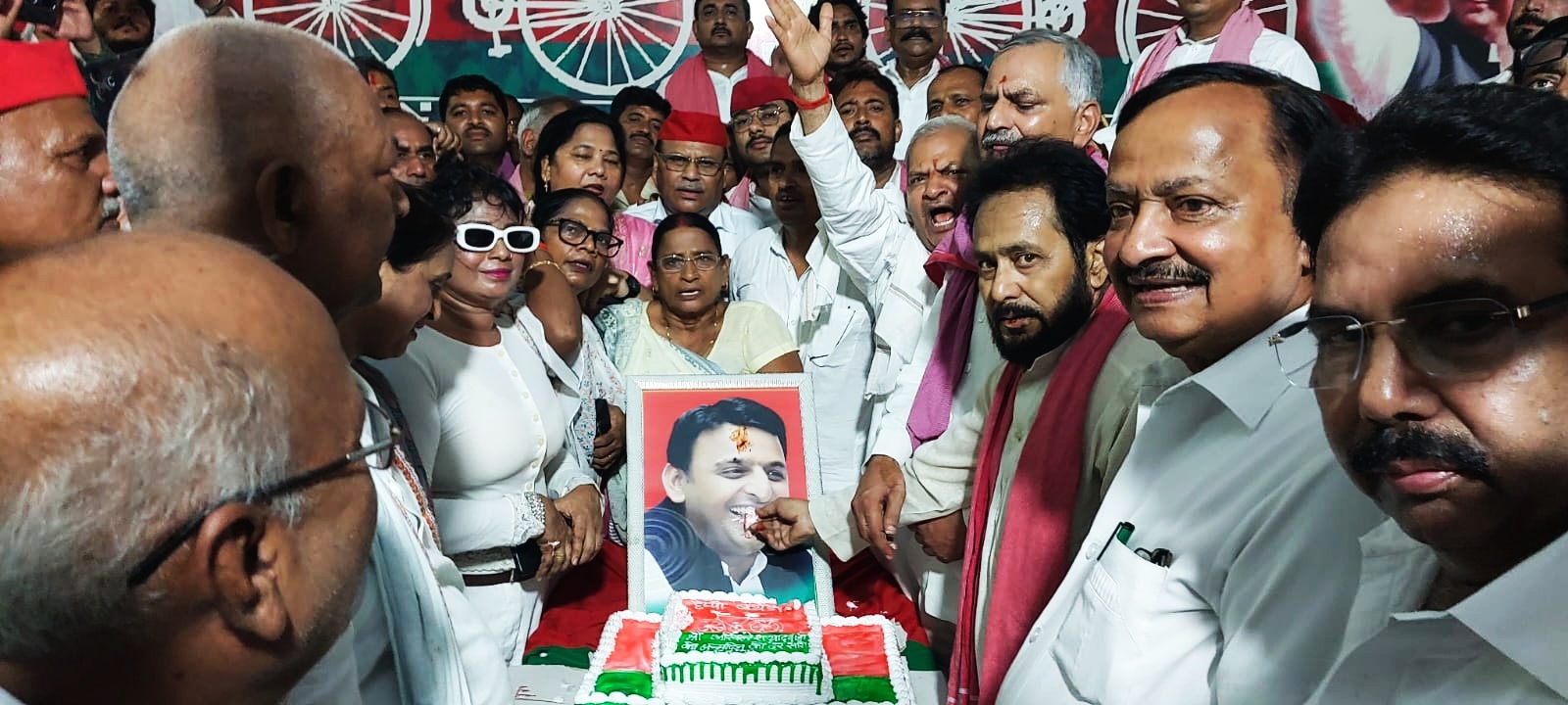 पीडीए जननायक अखिलेश यादव का धूमधाम से मनाया जन्मदिन