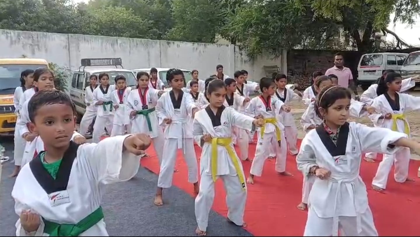 ताइक्वांडो खिलाड़ियों ने बेल्ट प्रमोशन परीक्षा में दिखाया दम