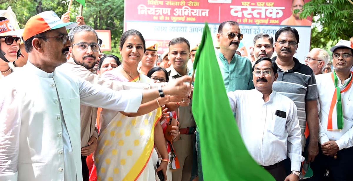 तिरंगे की शान में सड़कों पर निकली बाइक रैली, गूंजा वंदे मातरम