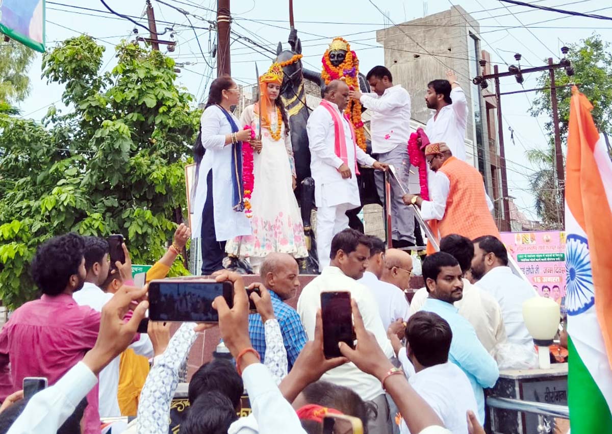महारानी अवंतीबाई लोधी की जयंती पर निकली पद यात्रा, किया माल्यार्पण
