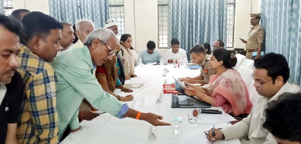  संपूर्ण समाधान दिवस में 86 शिकायतें, 13 का निस्तारण
