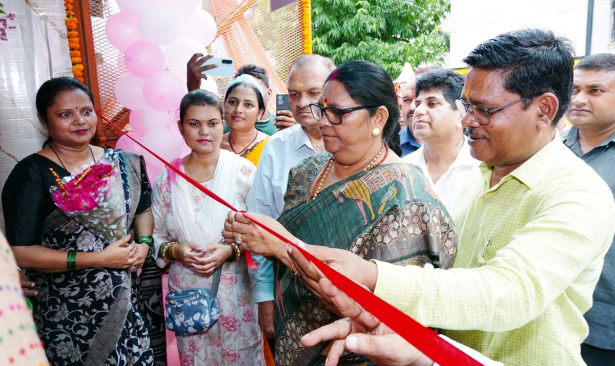 राज्यमंत्री ने जिला अस्पताल में प्रेरणा कैंटीन का किया शुभारंभ