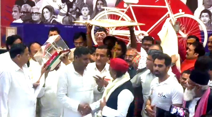 सैकड़ों समर्थकों के काफिले के साथ लखनऊ पहुंचे पूर्व विधानसभा प्रत्याशी