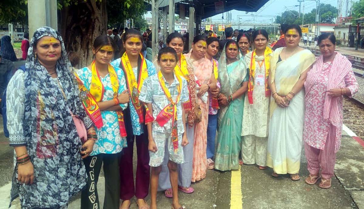  रेलवे स्टेशन से रवाना हुई बजरंगियों की स्वाभिमानी यात्रा