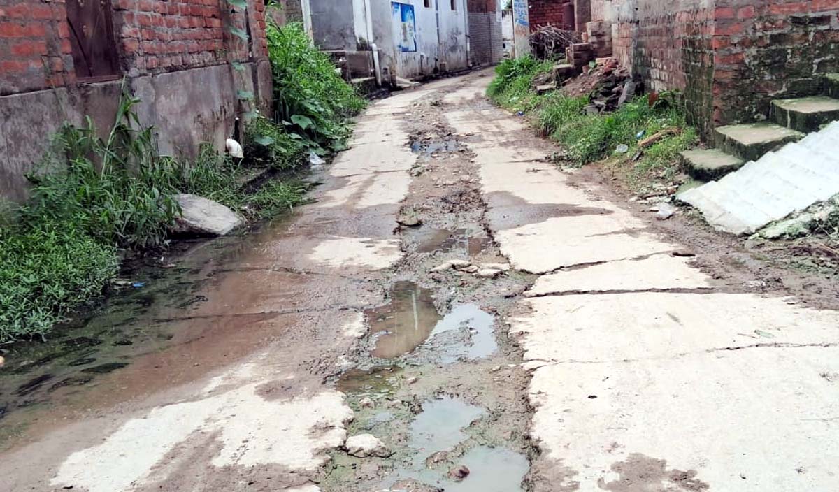 हुसैनगंज सपा विधायक के गांव में राह चलना दुश्वार, खुदाई बनी मुसीबत