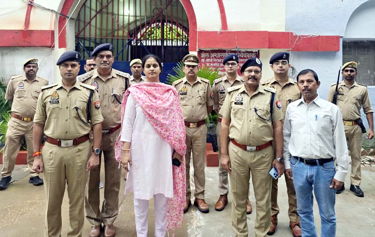 पुरुष-महिला बंदीगृह, अस्पताल व आंगनबाड़ी केंद्र का लिया जायजा