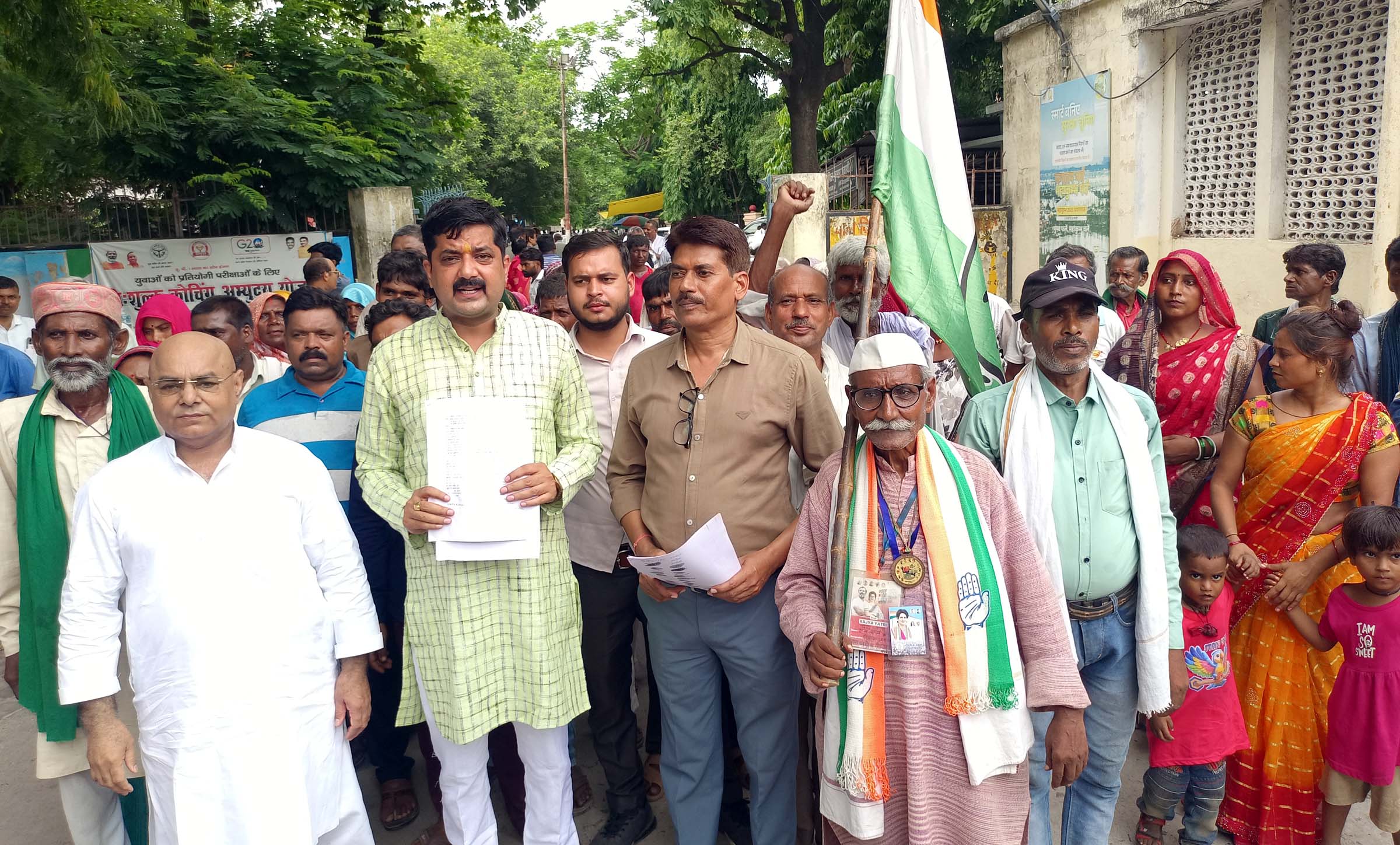 माधव मेदनीपुर की जनसमस्याओं को लेकर एडीएम को सौंपा ज्ञापन