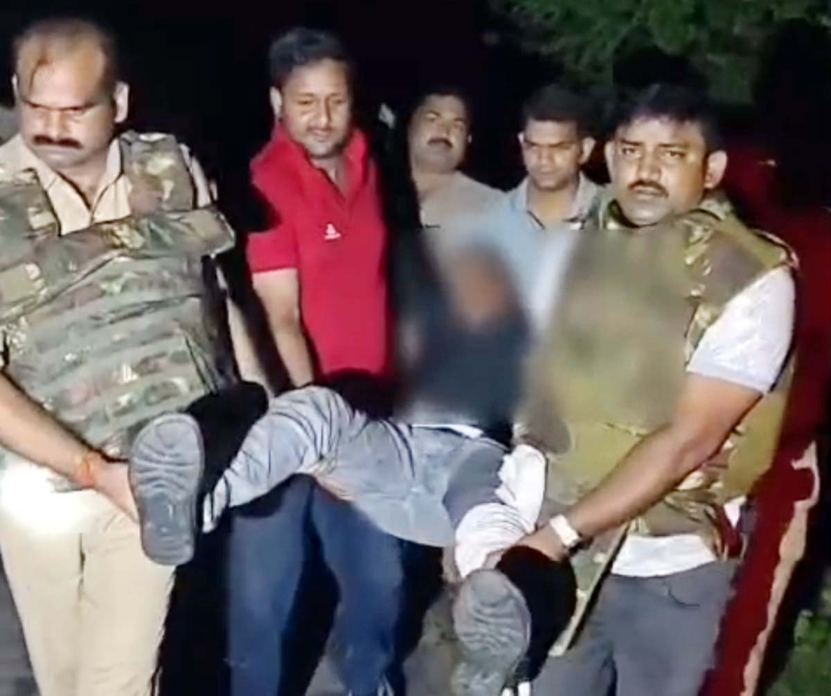 बकरी चोर गैंग से पुलिस की मुठभेड़, सरगना के पैर में लगी गोली