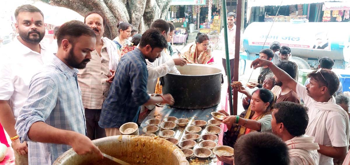 सिद्धपीठ तांबेश्वर मंदिर में हुआ भंडारा, श्रद्धालुओं ने ग्रहण किया प्रसाद