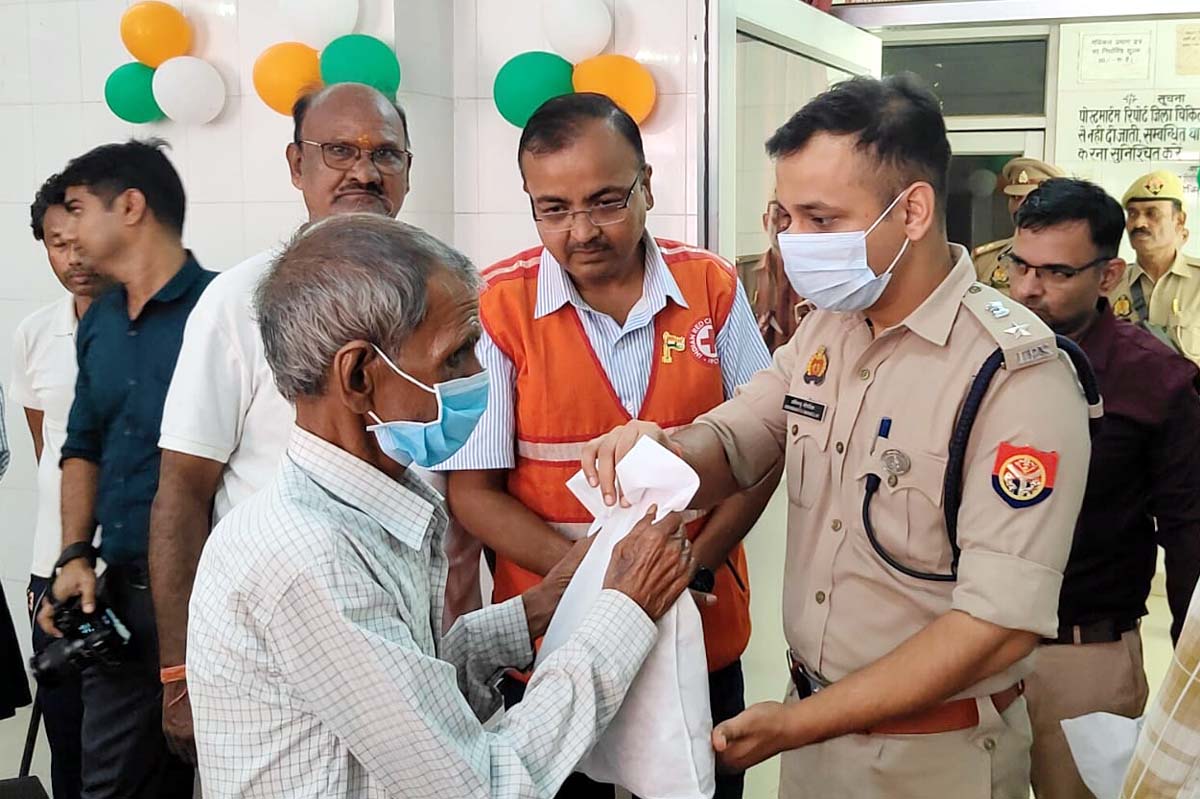 दस लोगों ने किया रक्तदान, 51 क्षय रोगियों को बांटी पोषण सामग्री