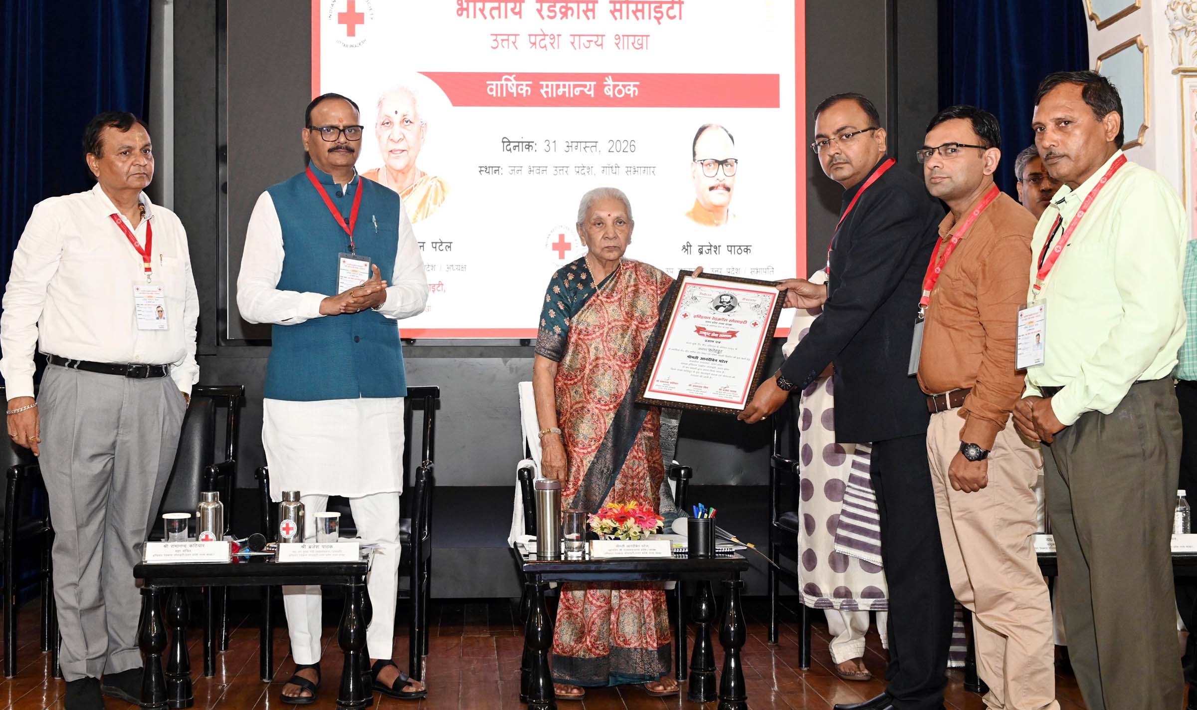 राजभवन में डॉ. अनुराग को दूसरी बार मिला उत्कृष्ट सेवा सम्मान