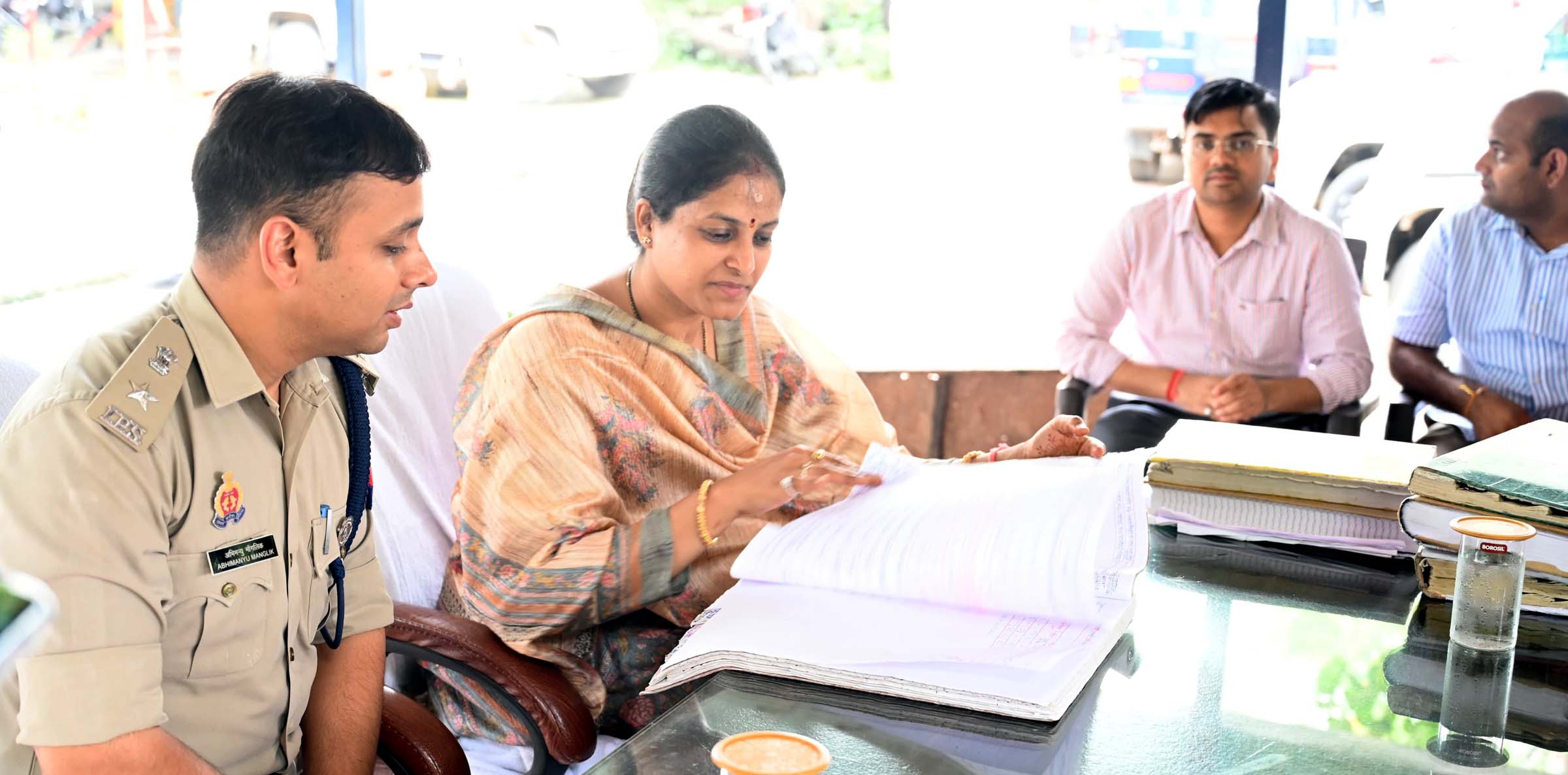थाना समाधान दिवस में 54 शिकायतों में छह का निस्तारण,डीएम व एसपी ने सुनीं फरियादें