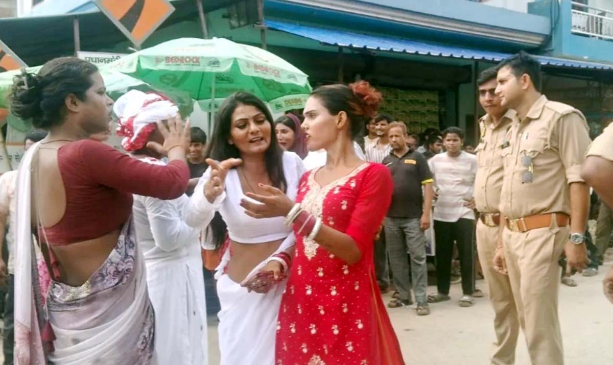 प्रेमनगर चौराहे पर मारपीट की स्थिति बनने पर मची अफरा-तफरी