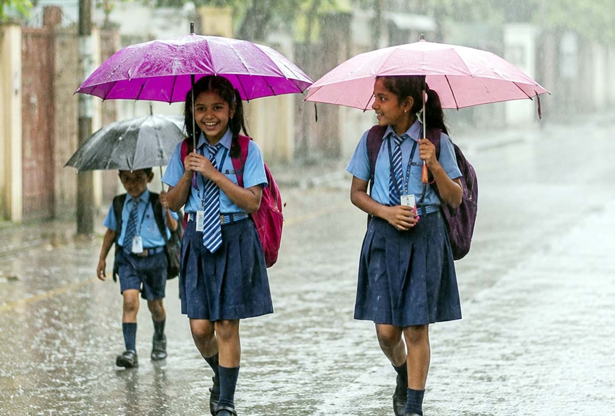 बदला मौसम का मिजाज, बच्चों ने फुहारों में की मस्ती, किसानों के चेहरे खिले