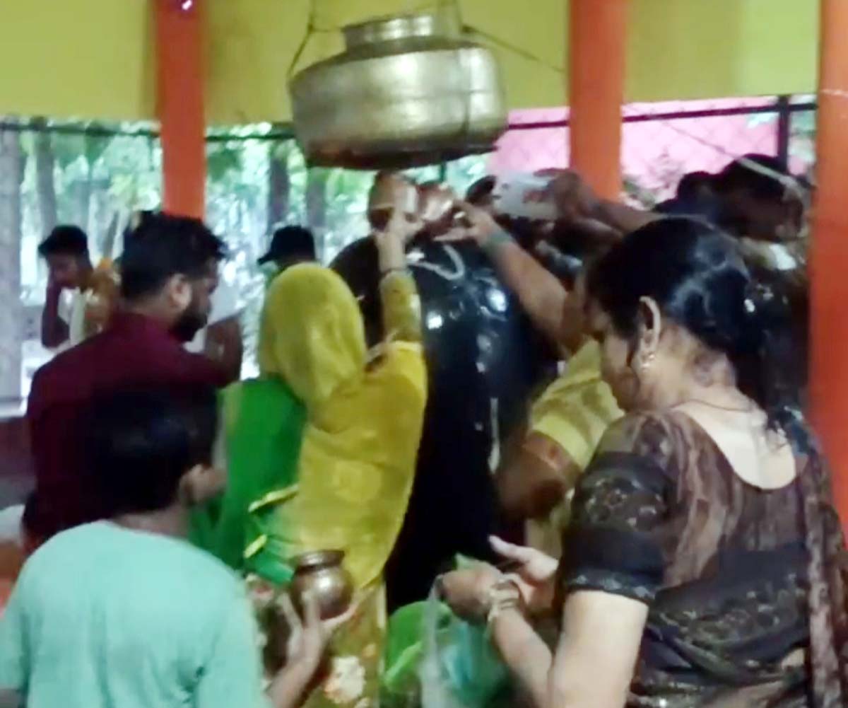 तीसरे सोमवार को शिवालयों में जलाभिषेक को उमड़ा सैलाब