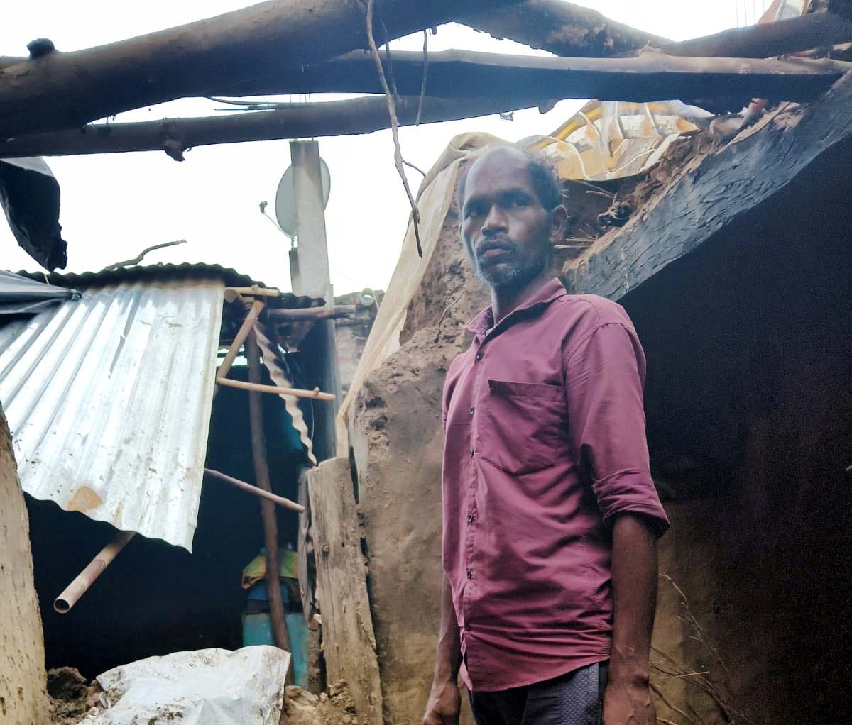 बरसात का कहर, गरीब का ढहा आशियाना, मलबे में दबे मासूम