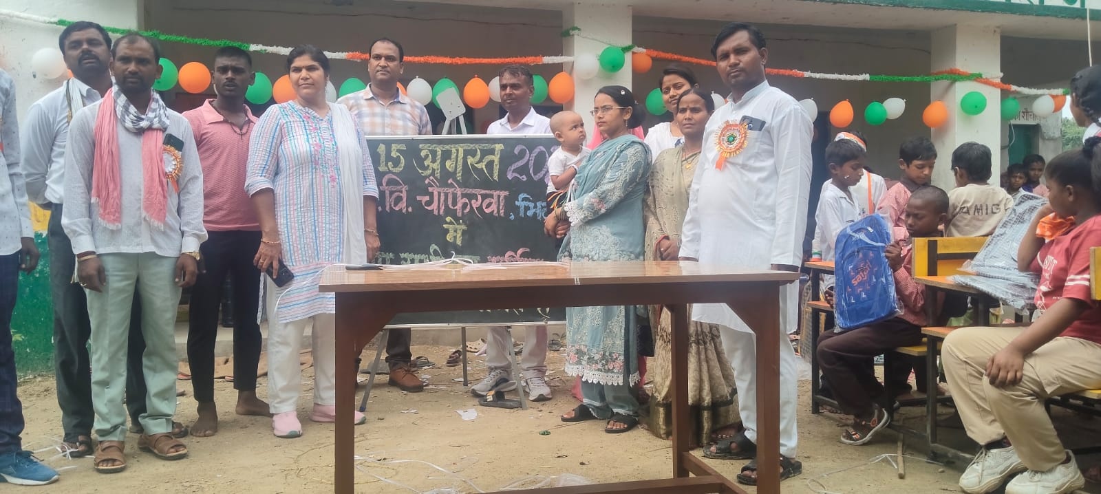बच्चों को स्कूली बैग भेंट कर किया शिक्षित होने का रास्ता किया आसान