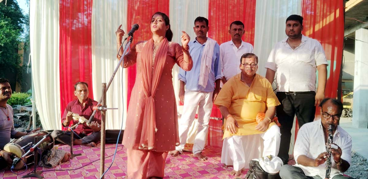 खट-खट तेगा बाजै, छपक-छपक तलवार, आल्हा गायन से गूंजा सातों धरमपुर