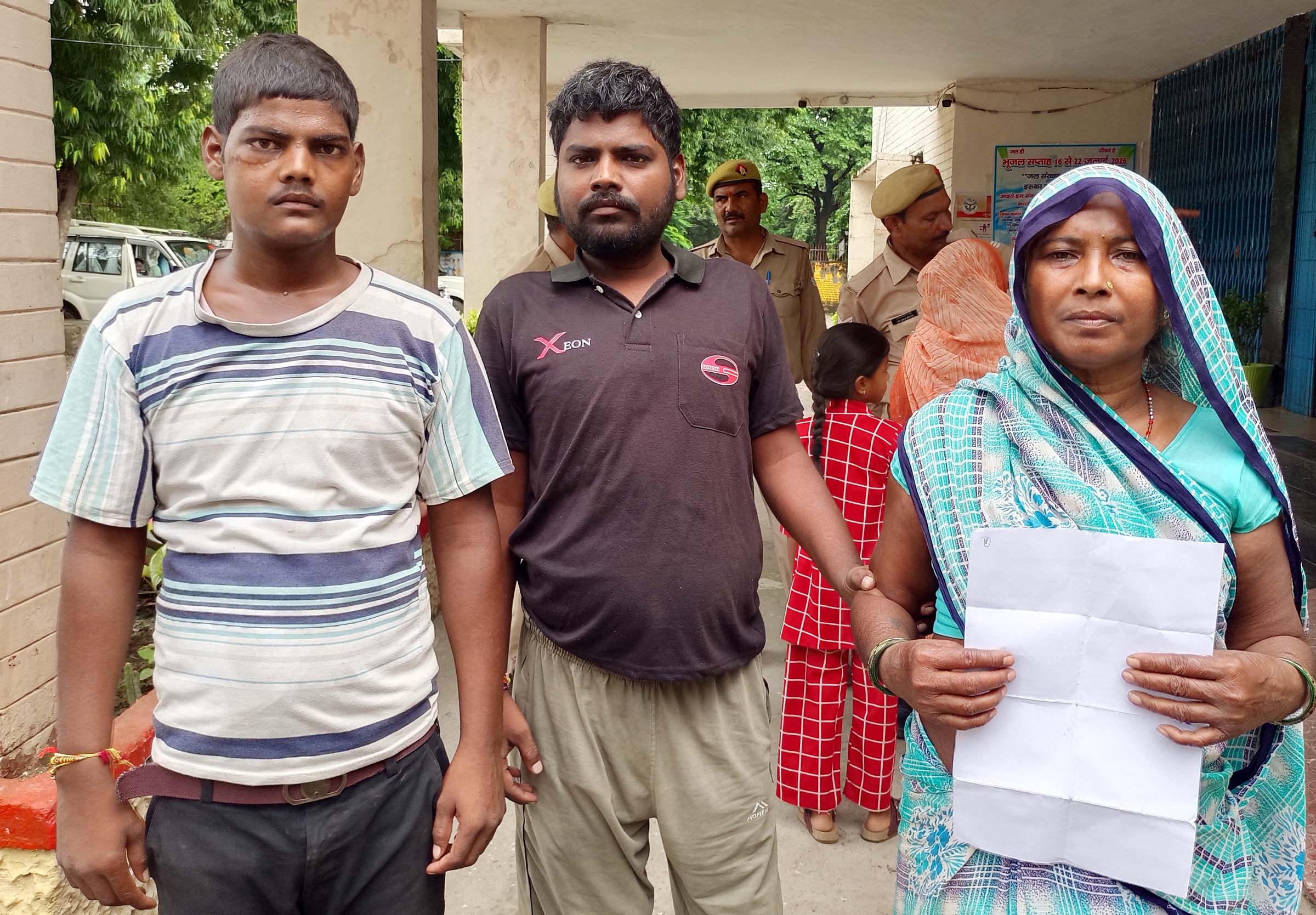 मकान तोड़े जाने की कार्रवाई से परेशान विधवा ने लगाई गुहार