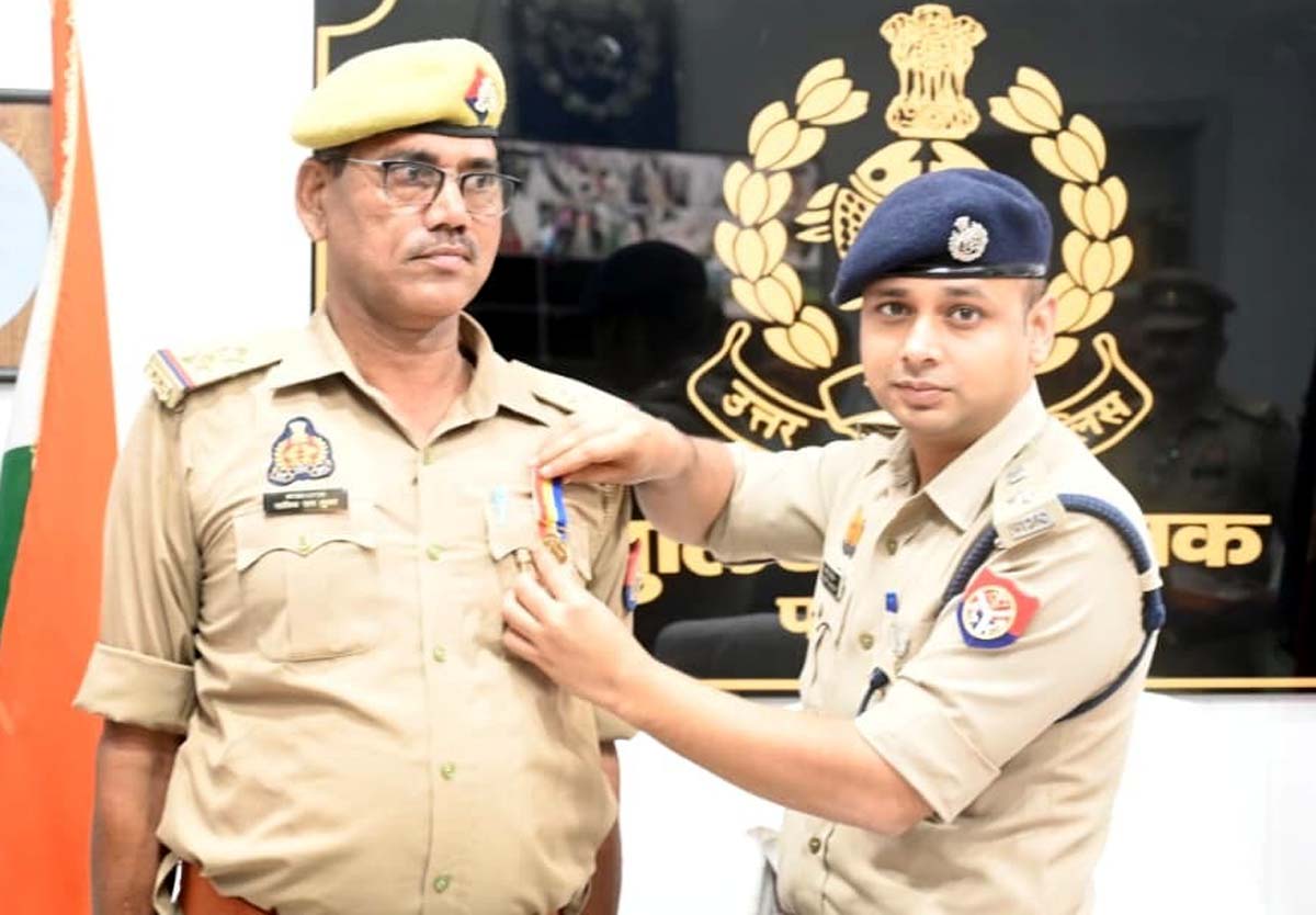 दरोगा सालिग राम शुक्ला को मिला अति उत्कृष्ट सेवा पदक