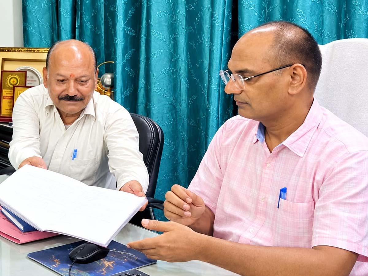 व्यापारियों को मिले पचास लाख का दुर्घटना बीमा, दस हजार मासिक पेंशन