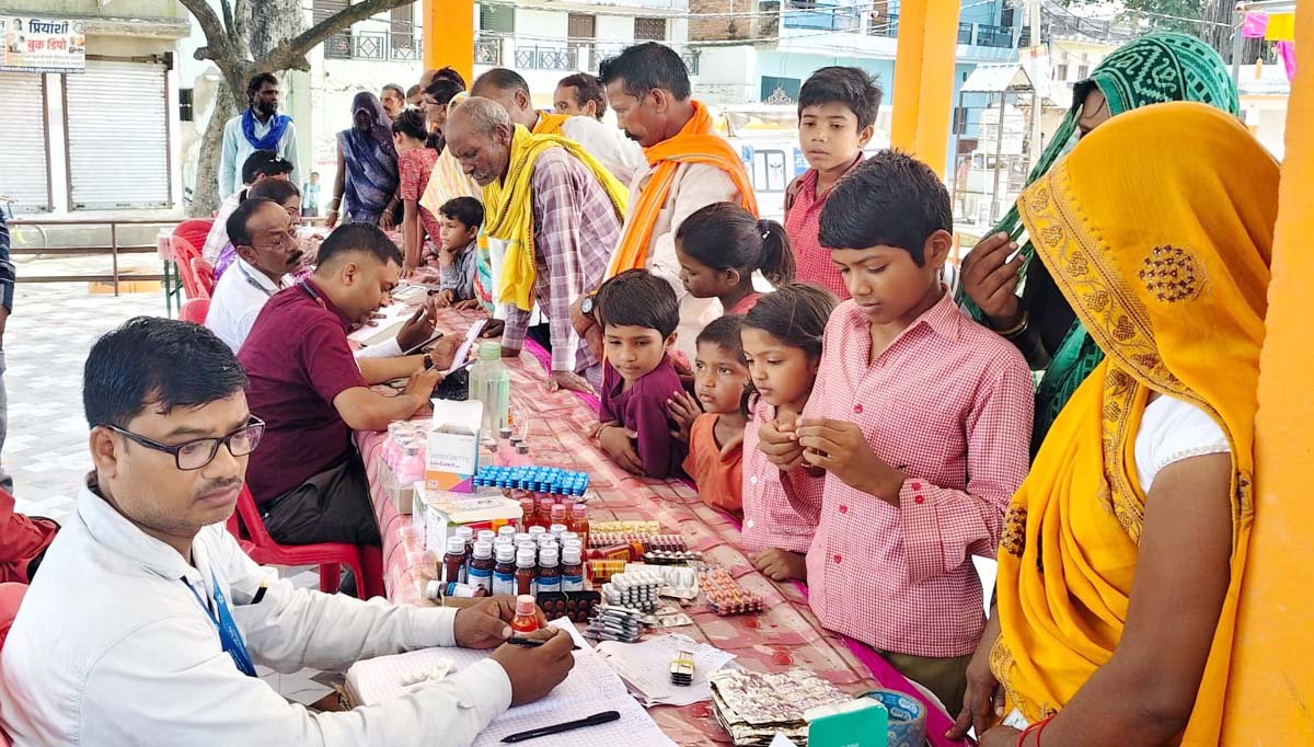 कारीकान में स्वास्थ्य शिविर, दो सैकड़ा लोगों की हुई जांच