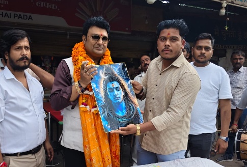 भाजपा नेता अभिषेक त्रिवेदी का ढोल-नगाड़ो के साथ भव्य स्वागत
