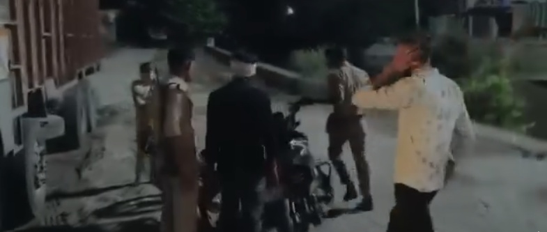 मोबाइल चोरी के शक में किशोर से बेरहमी, नहर में फेंकने का आरोप