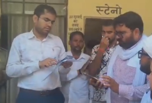 चार दिन से गांव में अंधेरा, बिजली विभाग के खिलाफ ग्रामीणों का फूटा गुस्सा